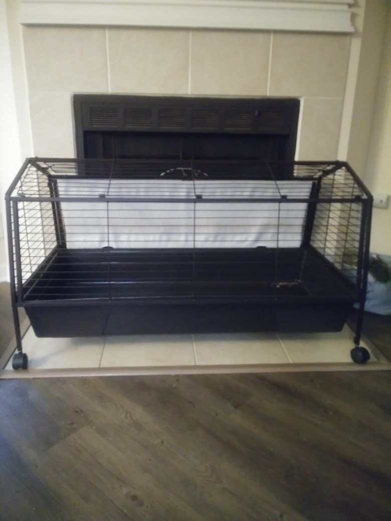Not Used Oxbow Rabbit Habitat with Play Yard