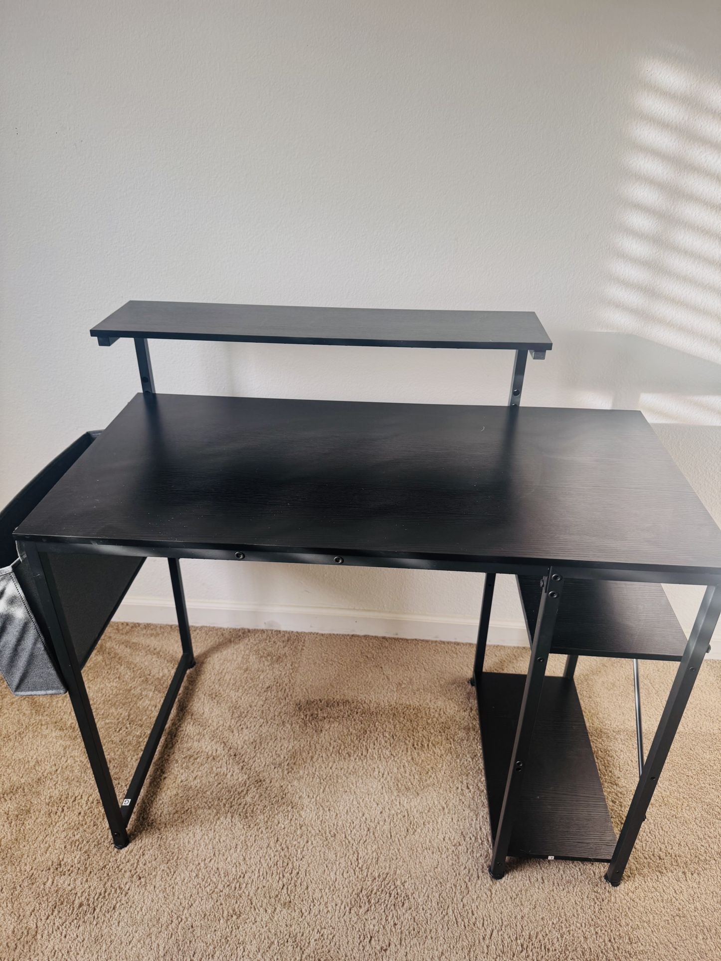 Black Desk