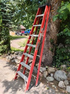 Heavy duty fiberglass 8 ft ladder