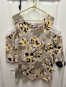 Cold Shoulder Top size 1X
