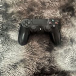 PS4 CONTROLLER 