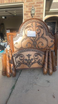 Foot and head board Solid wood.
