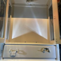 White bookcase for sale in perfect condition, height 46 in, length 35 in, width 17 in