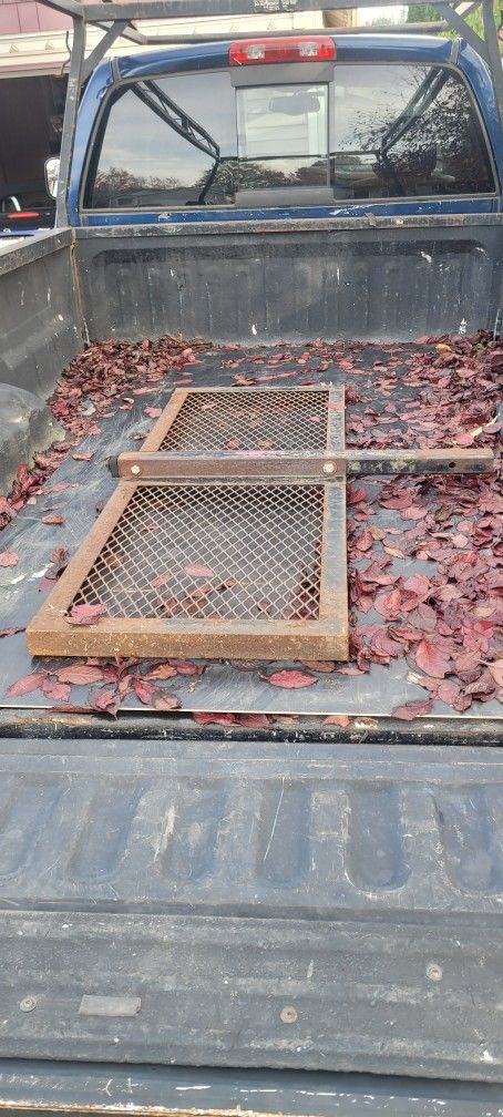 2" Receiver Mounted Rack,  rusty, but Heavy Duty, all steel!