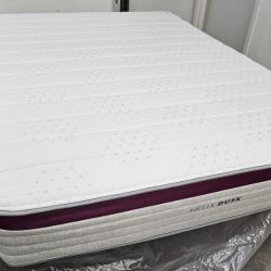 LIKE NEW! Helix Dusk Queen Size Mattress - Delivery Available