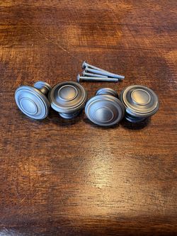 Cabinet knobs