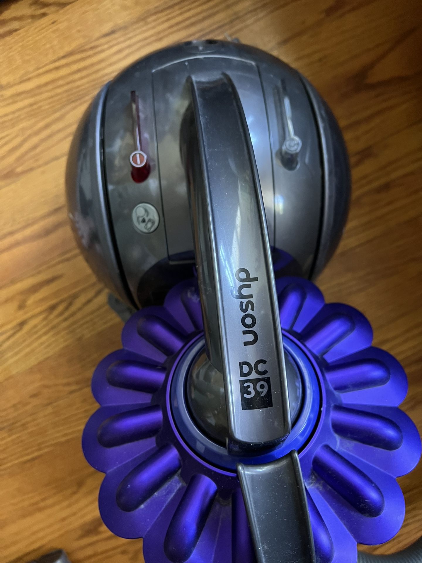 ❣️Dyson Bagless Cyclone Vacuum Cleaner❣️