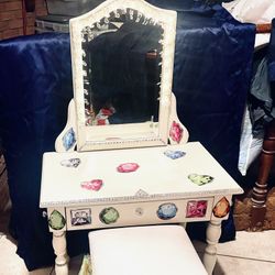 💎💎 Customized Little Girls White Vanity w/ Lighted Mirror & Stool 🩷 (Ages 3-6)