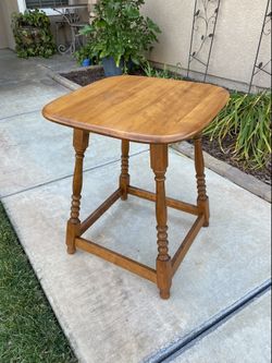 VINTAGE SOLID WOOD ACCENT TABLE / NITESTAND (22” X 22” X 26”H)