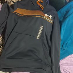 Under armor sweatshirt,