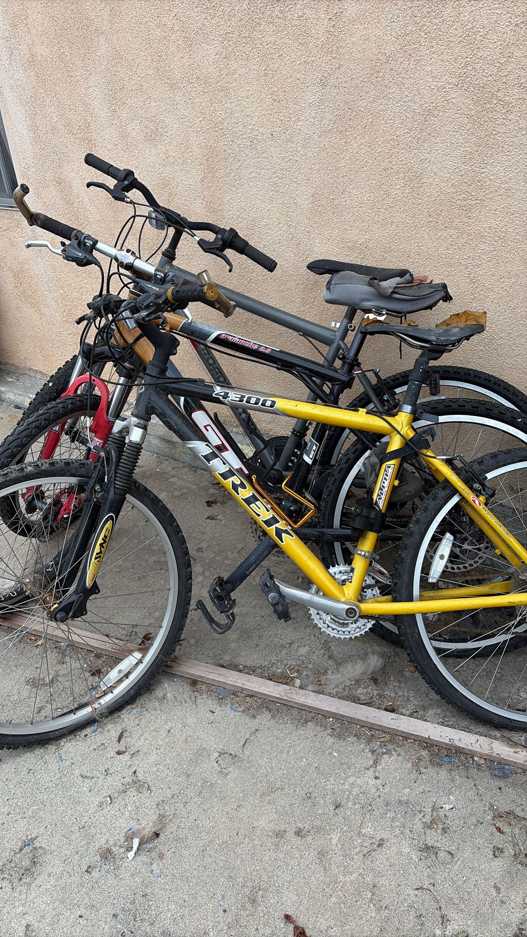 Trek Mountain Bike, Gt Avalanche, Mountain Bike Roadmaster $100 All 3