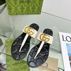 👠Gucci's latest flat flip flops
