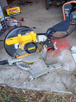 DeWalt compound mitre saw