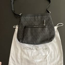 Like New Michael Kors Handbag 