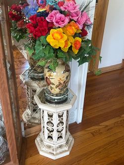 Stand, Vase & Flowers