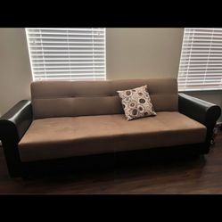 Couch with two cusions for sale 