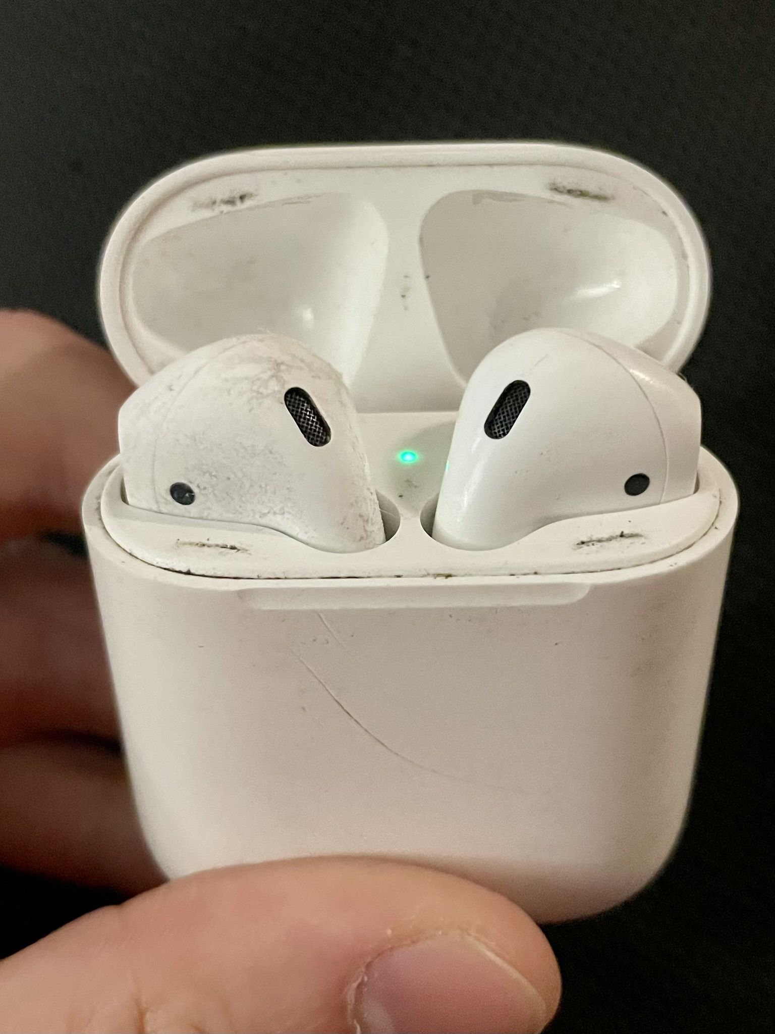 Airpods 2nd gen earbuds