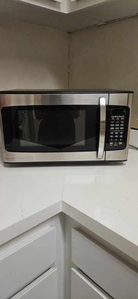 Microwave Hamilton Beach 20inch
