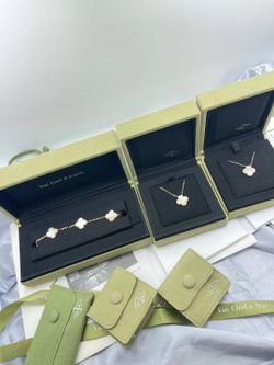 Van Cleef & Arpels Bracelets Necklaces