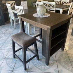 Brown Counter Set With Kitchen Shelves 