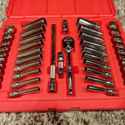 Snapon 44 pc 1/4" Drive 6-Point Metric/ SAE  Shallow & Deep Socket General Service Set  