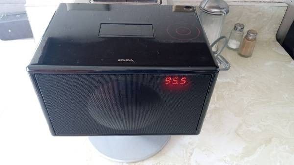 Geneva Sound System model S phone dock
