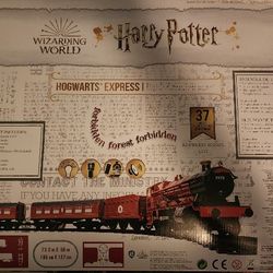 Harry Potter Lionel Hogwarts Express Train Set 37-Piece Remote Control 711960