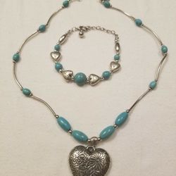 Necklace and bracelet set