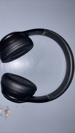 Beats solo 4 on ear wirless headphones