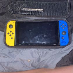 Fortnite Nintendo Switch ($200) Comes With Case