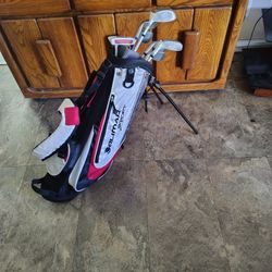Kids Golf Clubs With Carrying Bag. Stands.