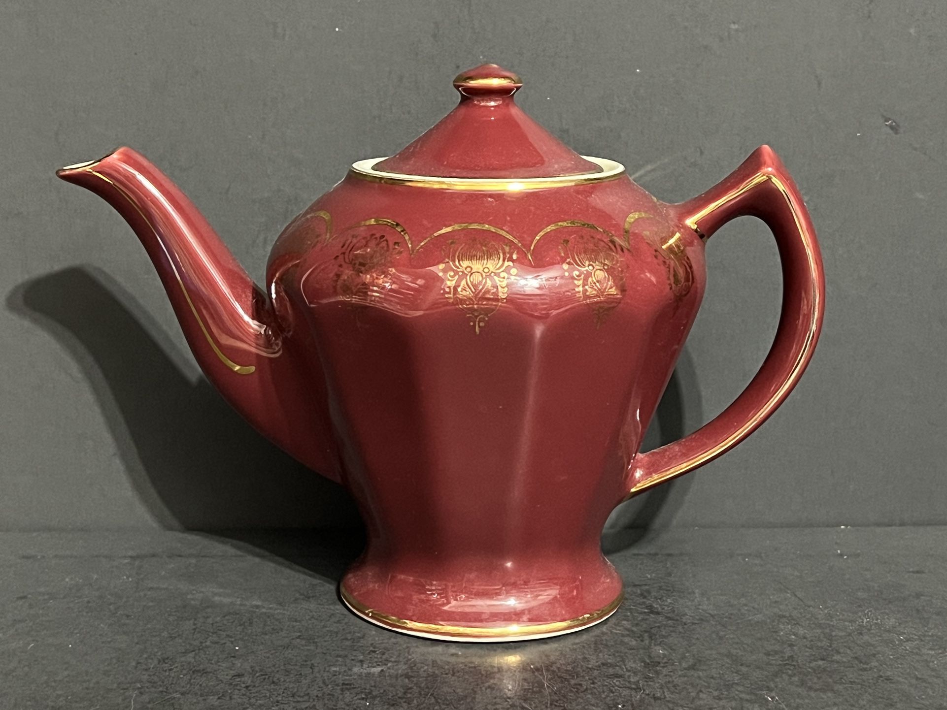 Hall Albany Tea Pot 0233 USA Burgundy With Gold Trim Glazed Ceramic 6 Cup (loc P-14-1)