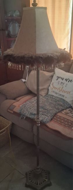 Vintage look floor lamp with feathers and beads