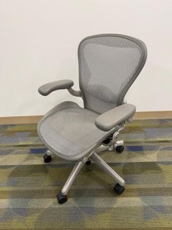 Herman Miller Aeron Size B Silver