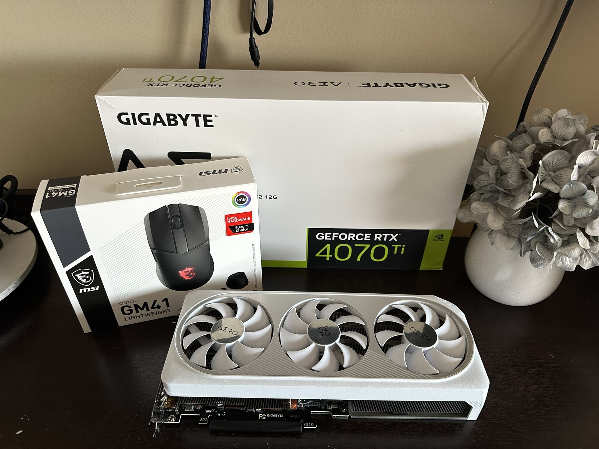 Gigabyte Aero GeForce RTX 4070 Ti 12G With Free Mouse