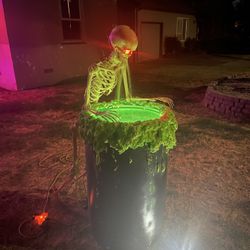 Puking Skeleton Halloween Fountain