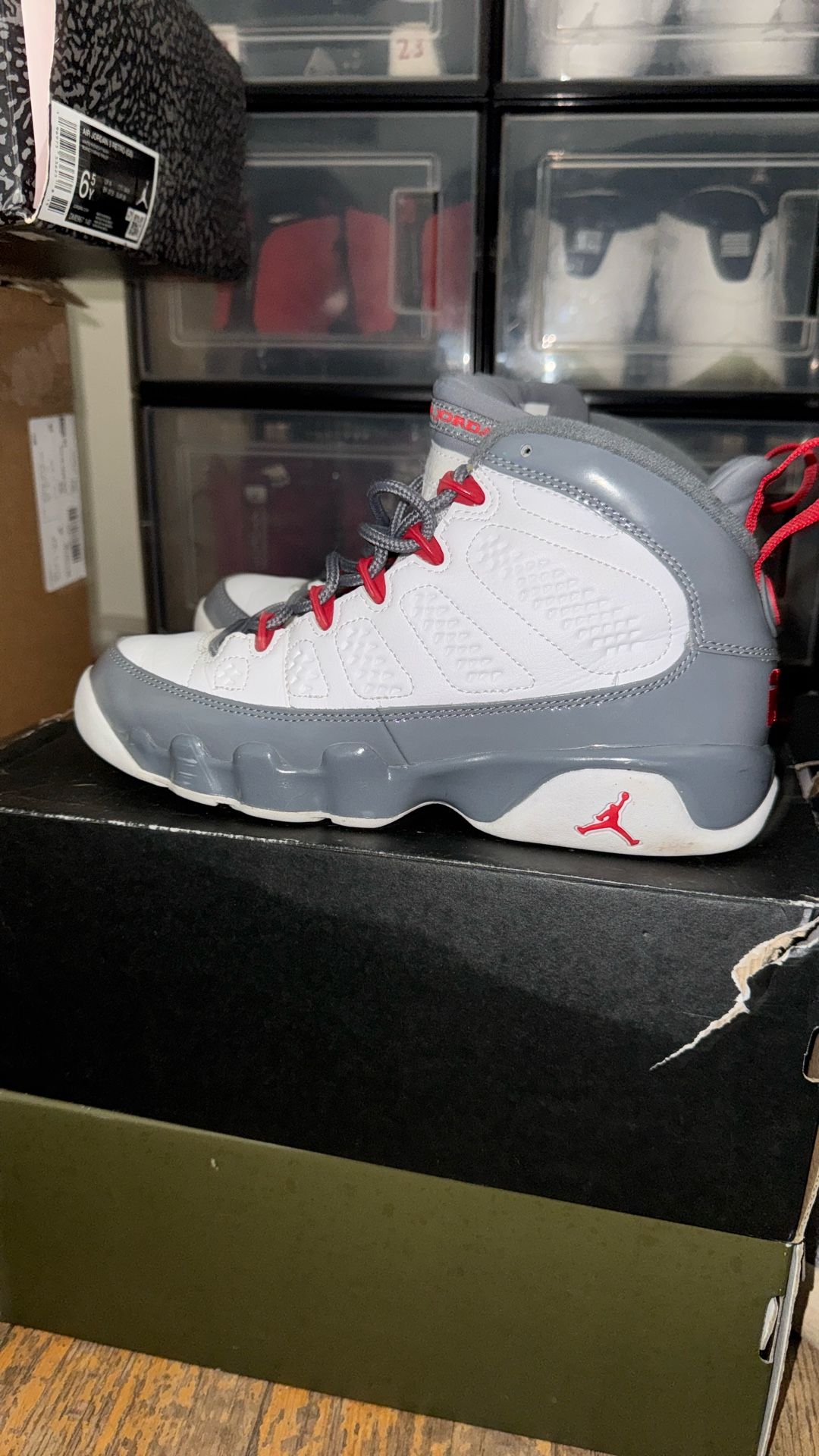 Retro 9 Size 6.5Y