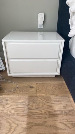 2 Modern white lacquer night stands with 2 drawers