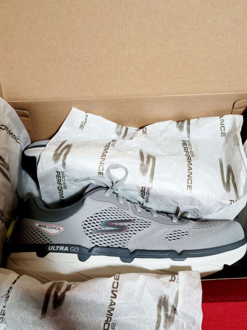 Men's Skechers Max Cushioning Size 11