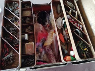 Fishing tackle box