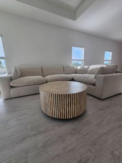 New 4 pc Elyza Sectional Sofa Sealed up