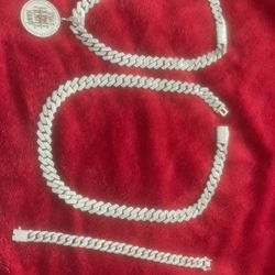 Moissanite Bustdown (2) Chains & Bracelet 