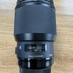 Sigma 85mm F1.4 For Canon lens in like-new condition.
