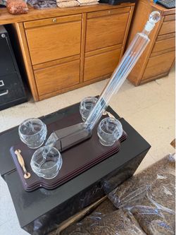 Gold Decanter w/ 4 Whiskey Glasses