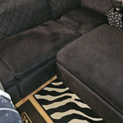 WOW! ... 5 Piece Black Super Soft Sectional Couch with OTTOMAN.
