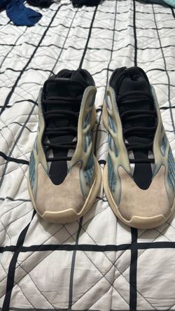 YEEZY 700