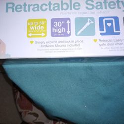 Retractable Safety Gate New In box