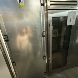 60" TRUE REFRIGERATOR AND BLUE STAR COLUMNS 