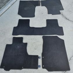 Honda 2007 To 2011 Floor Mats  3 Carpet And 2 Front Rubber Mats Good Shape