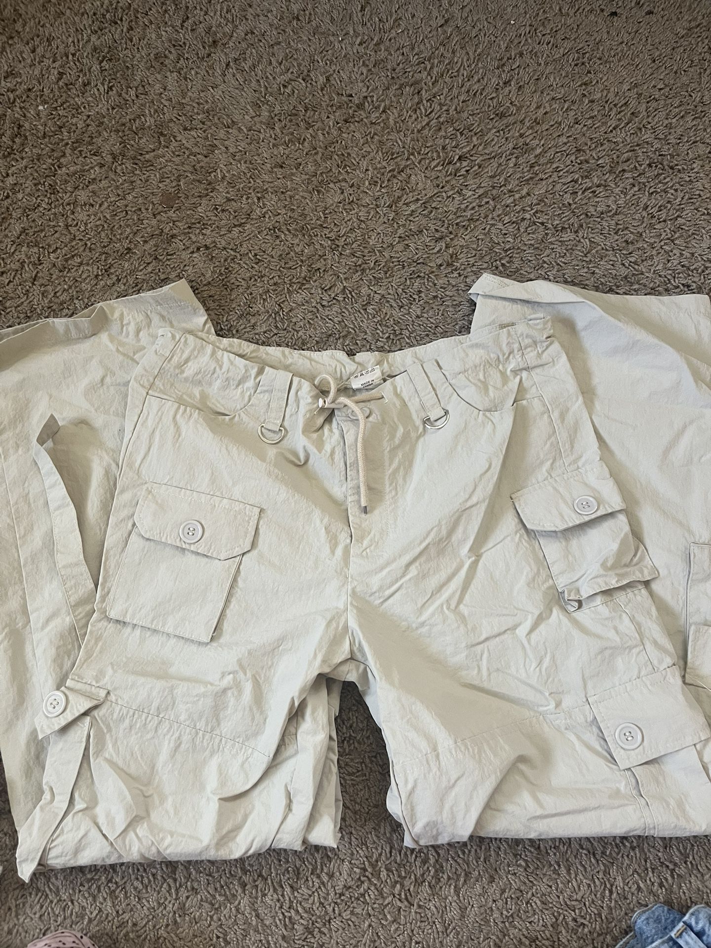 Cream cargos